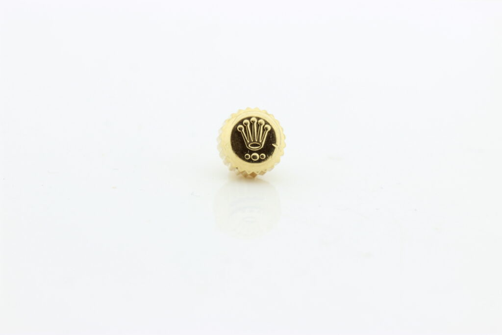 Genuine used 18K yellow gold crown for Rolex submariner, daytona, GMT. Size 6.9 mm.